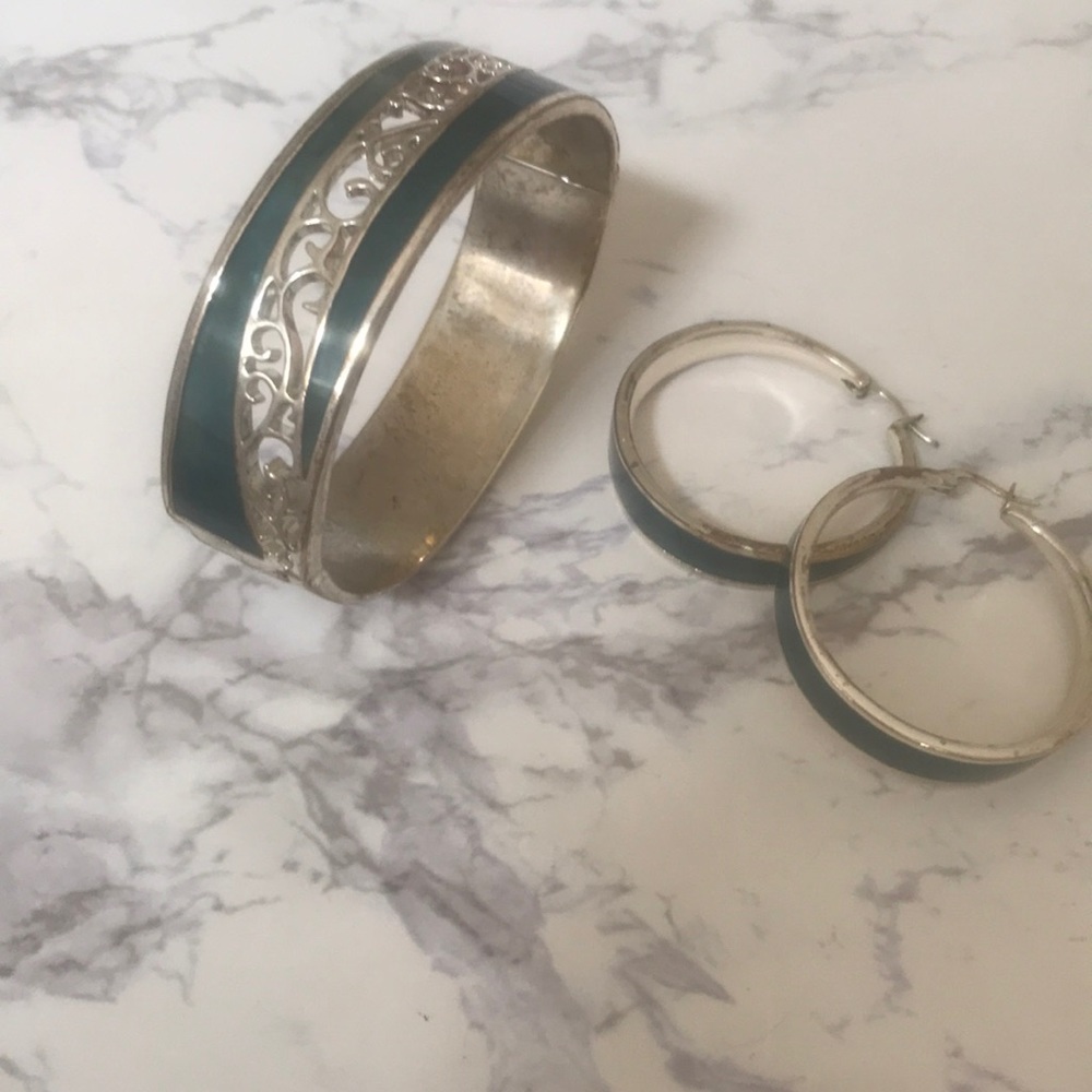 BUNDLE! Cute earrings with matching bracelet